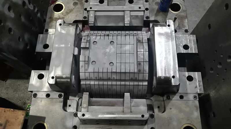 东莞电子冲压模具规格参数解析：关键要素与选型逻辑