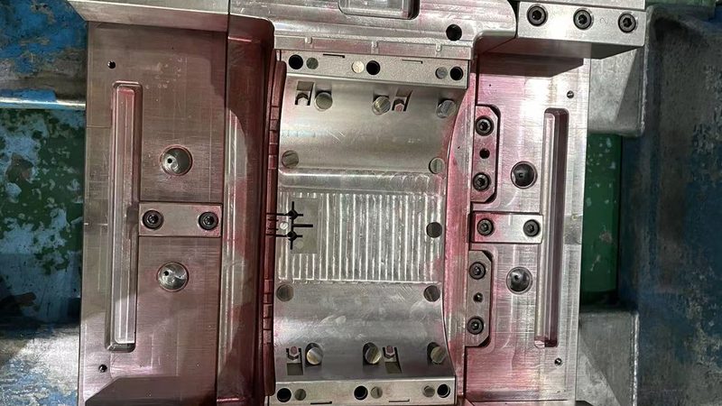 吹塑模具设计入门：新手必知的五大要点**