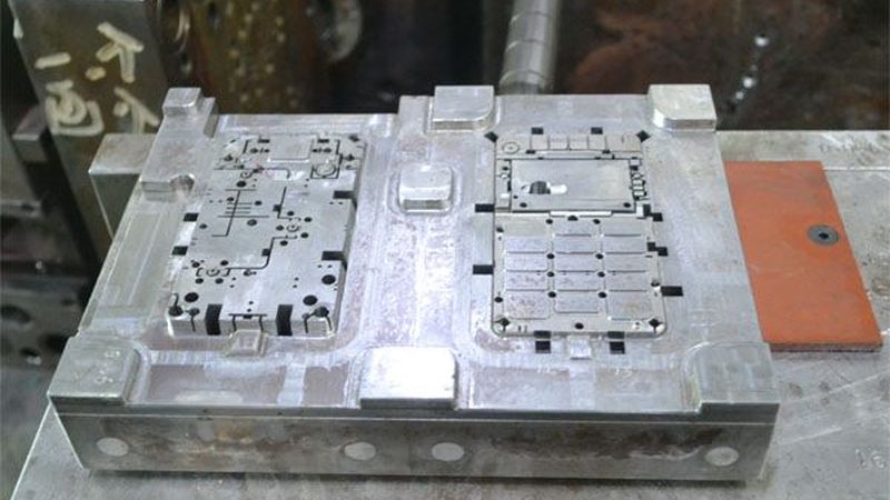 模具滑块材料Cr12MoV与SKD11：性能对比与选型解析